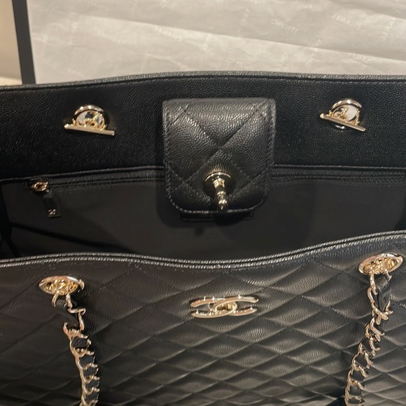 Authentic Chanel Classic Timeless Caviar Leather Tote. - Picture 11 of 12